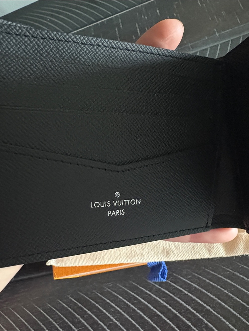 Louis Vuitton Men’s Wallet. - Picture 3 of 6
